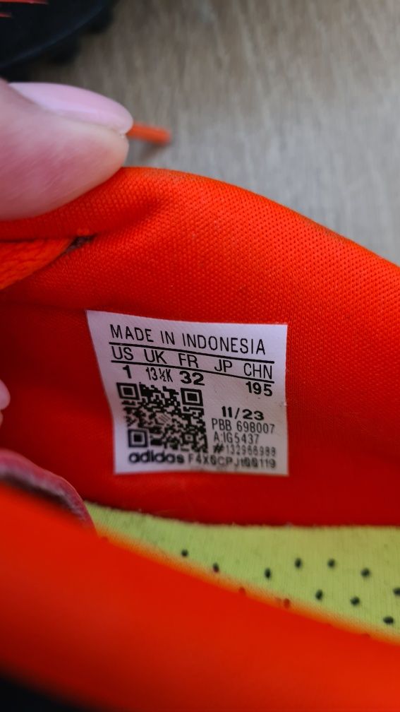 Turfy Adidas Predator, r 32