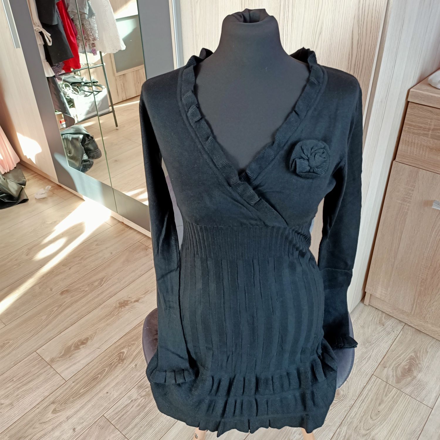 Czarna sweterekowa sukienka nowa s/m