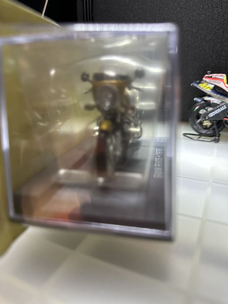 Miniatura BMW R90S de 1976 Escala 1/24 made by IXO (Caixa fechada)