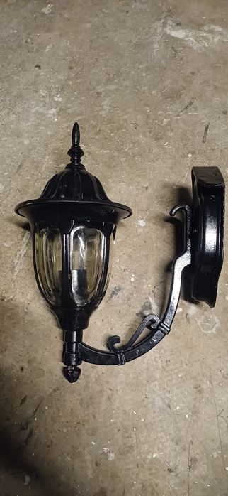 Lampa ogrodowa podwórkowa