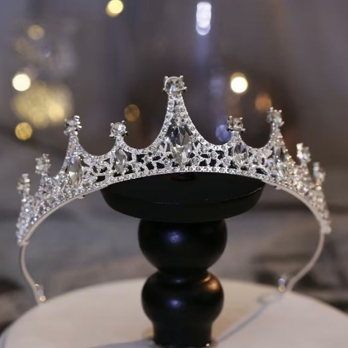 Діадема, корона, аксесуари для волосся