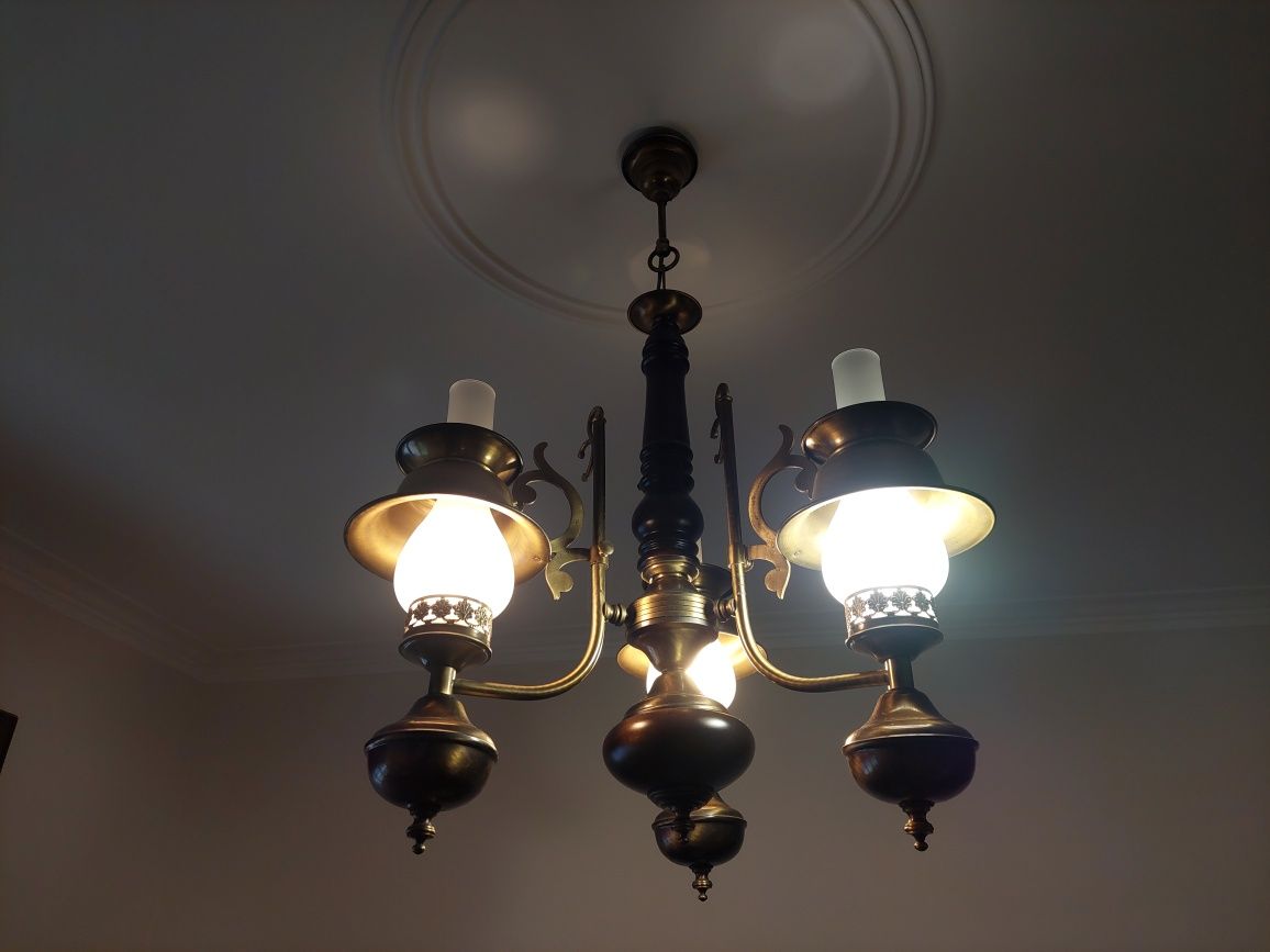 Lustre ou candeeiro em estado de novo