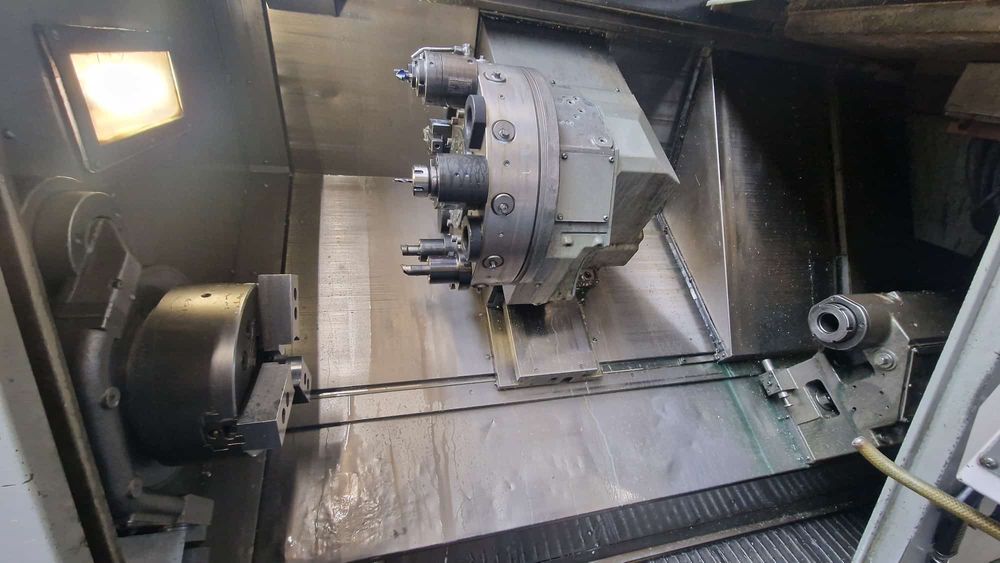 Токарно-фрезерний верстат (токарный станок) Okuma LB300M