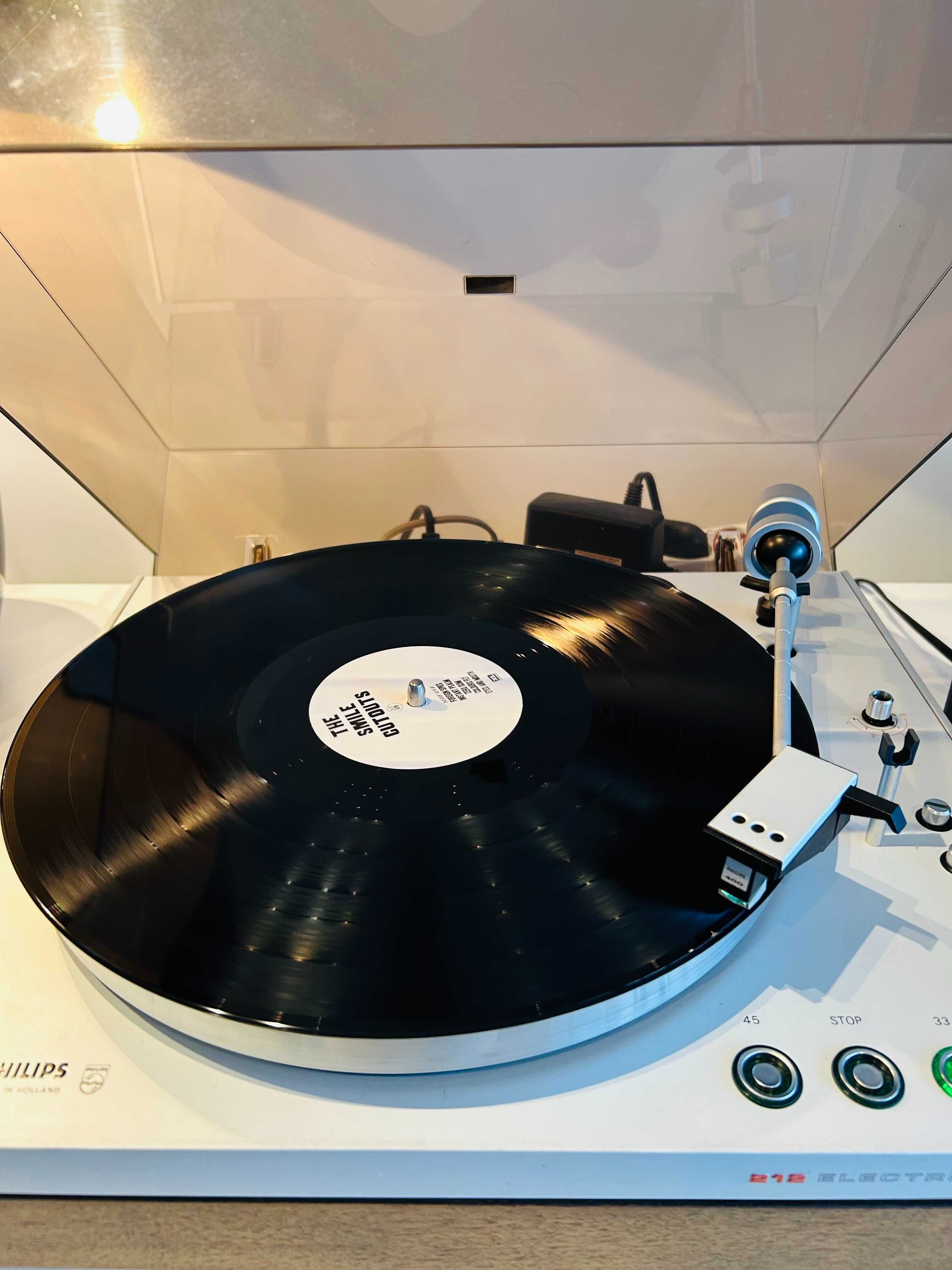 Gira-discos Philips 212 – Minimalismo retro com som analógico puro