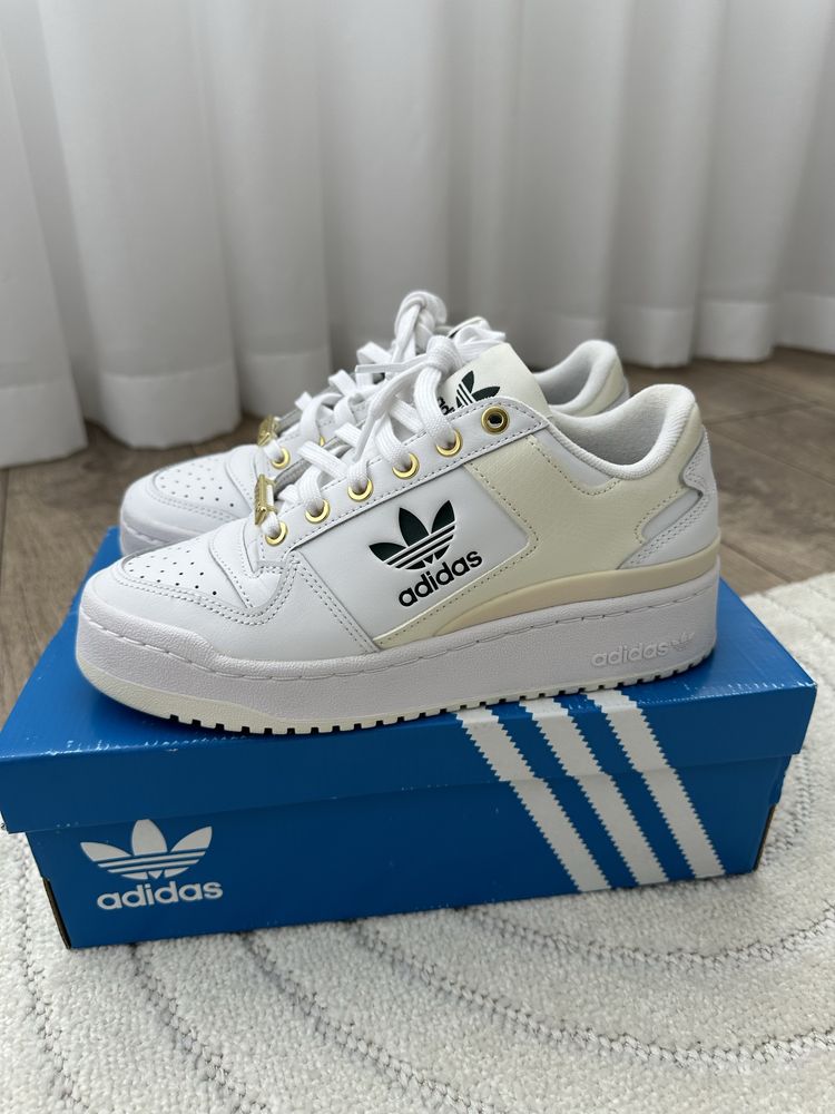 Жіночі кросівки Adidas