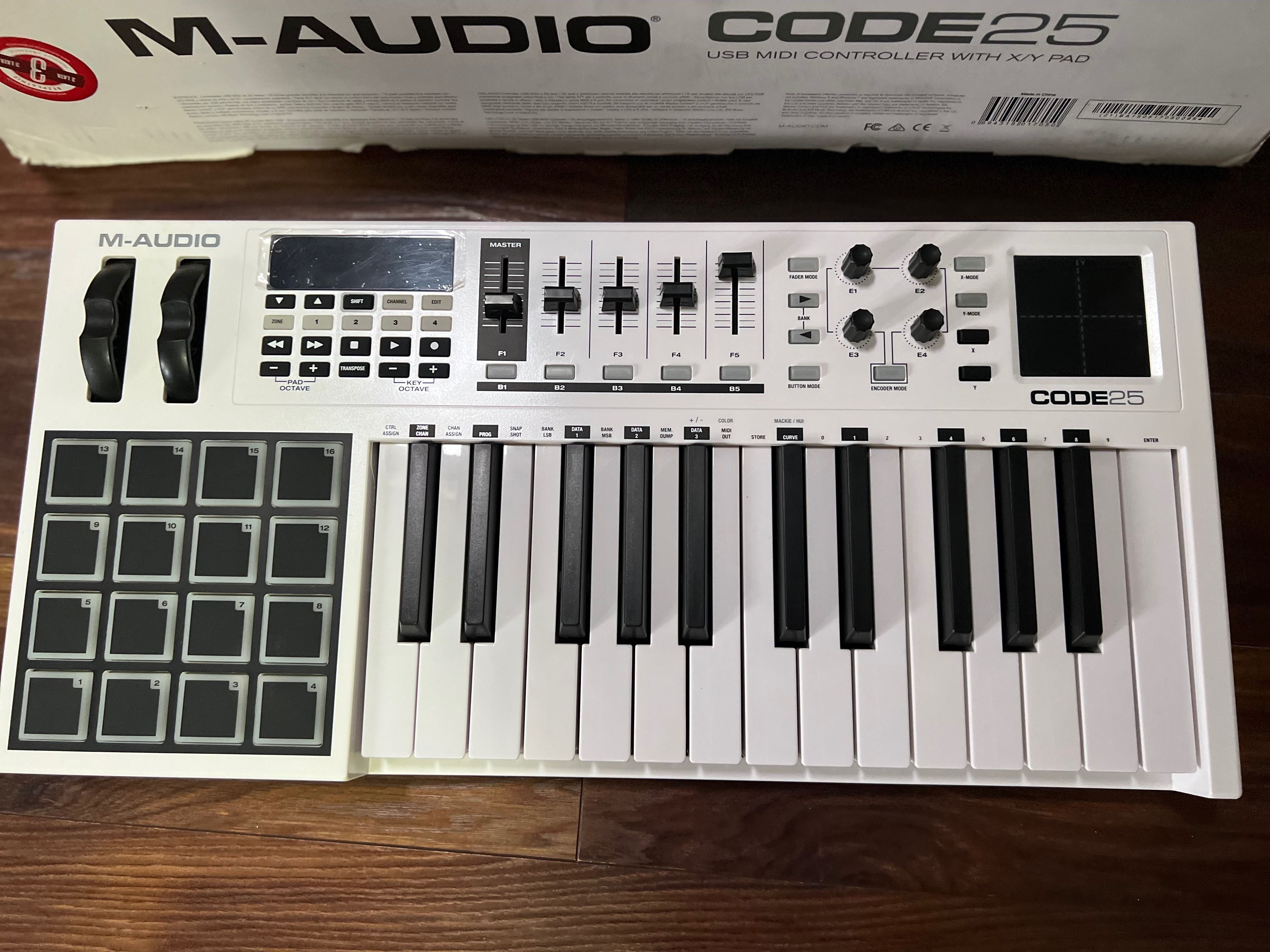 M-AUDIO CODE 25 white MIDI karton klawiatura sterująca