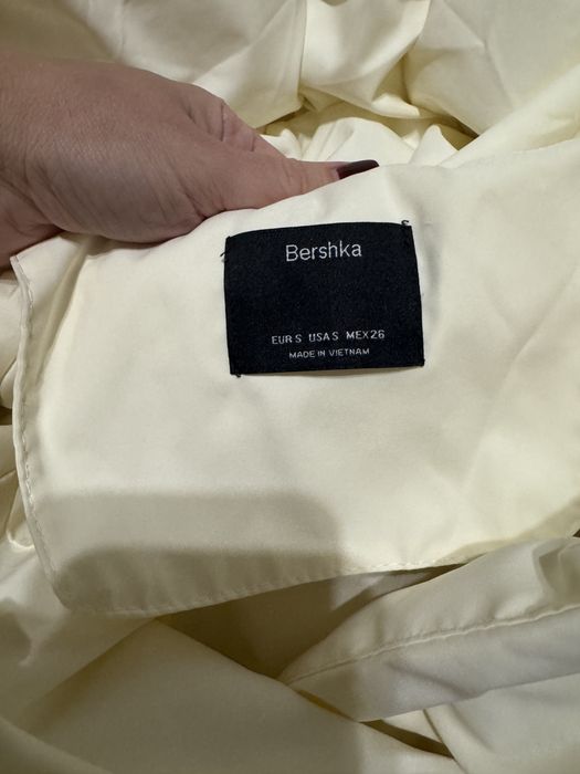 Продам жіночу куртку Bershka розмір S-M