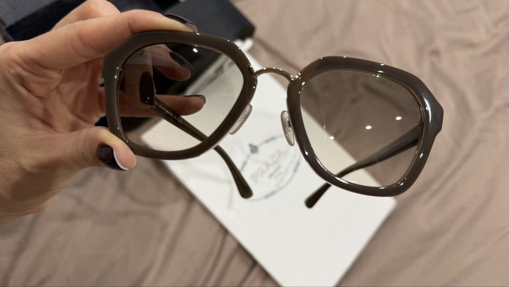 Оригінальні окуляри Prada