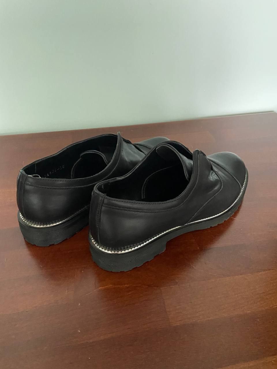 Жіноче взуття чорне , 24.5 см ,38 розмір , лофери