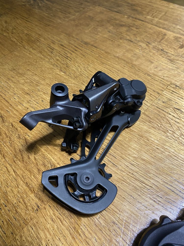 Przerzutka i manetka Shimano Deore XT SGS 12s M8100