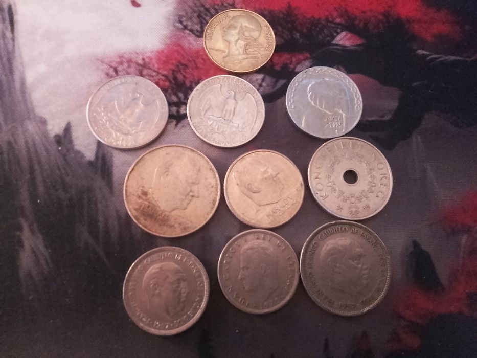 Várias moedas colecionáveis
