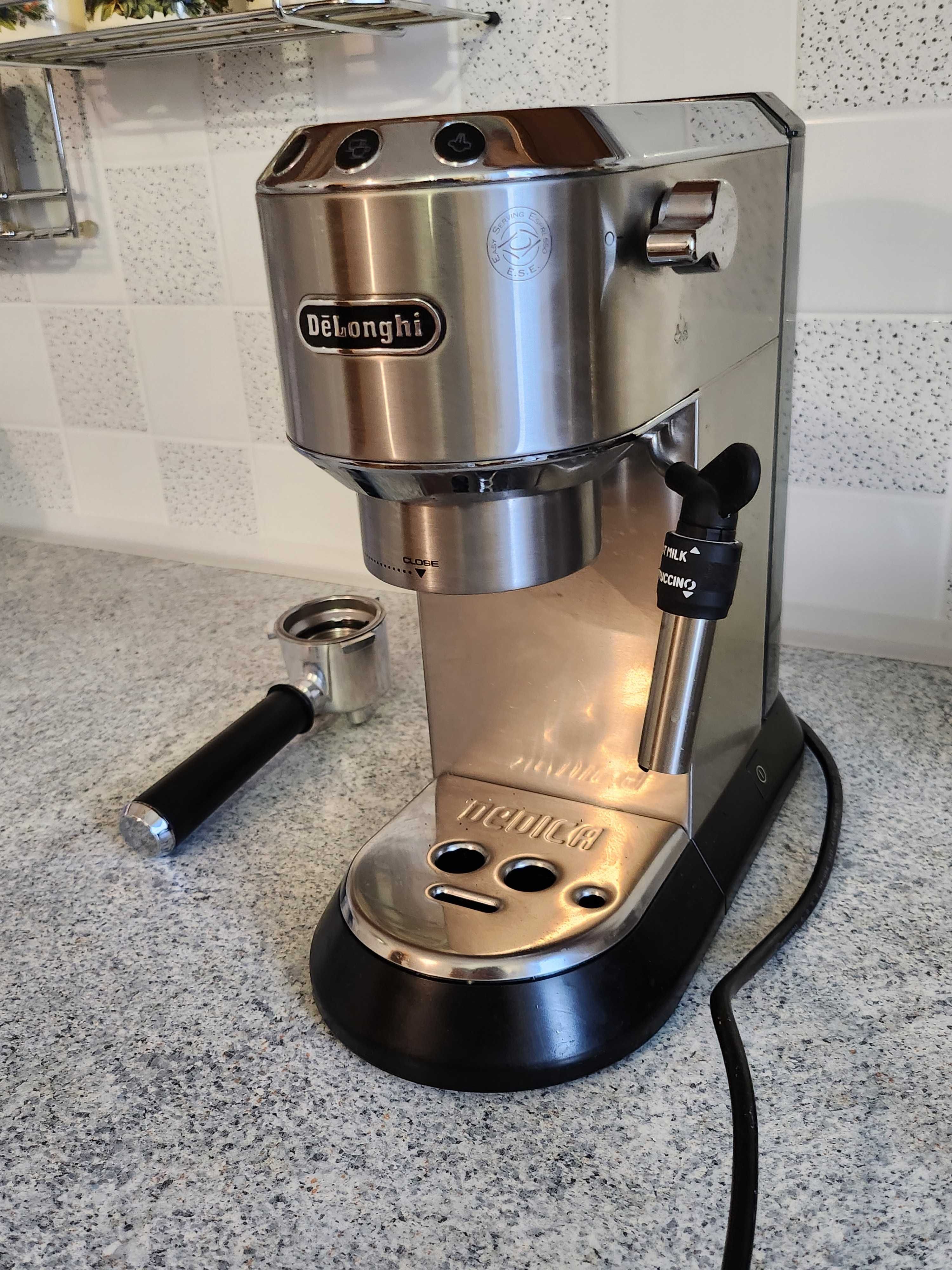 Кавоварка рожкова Delonghi EC 685