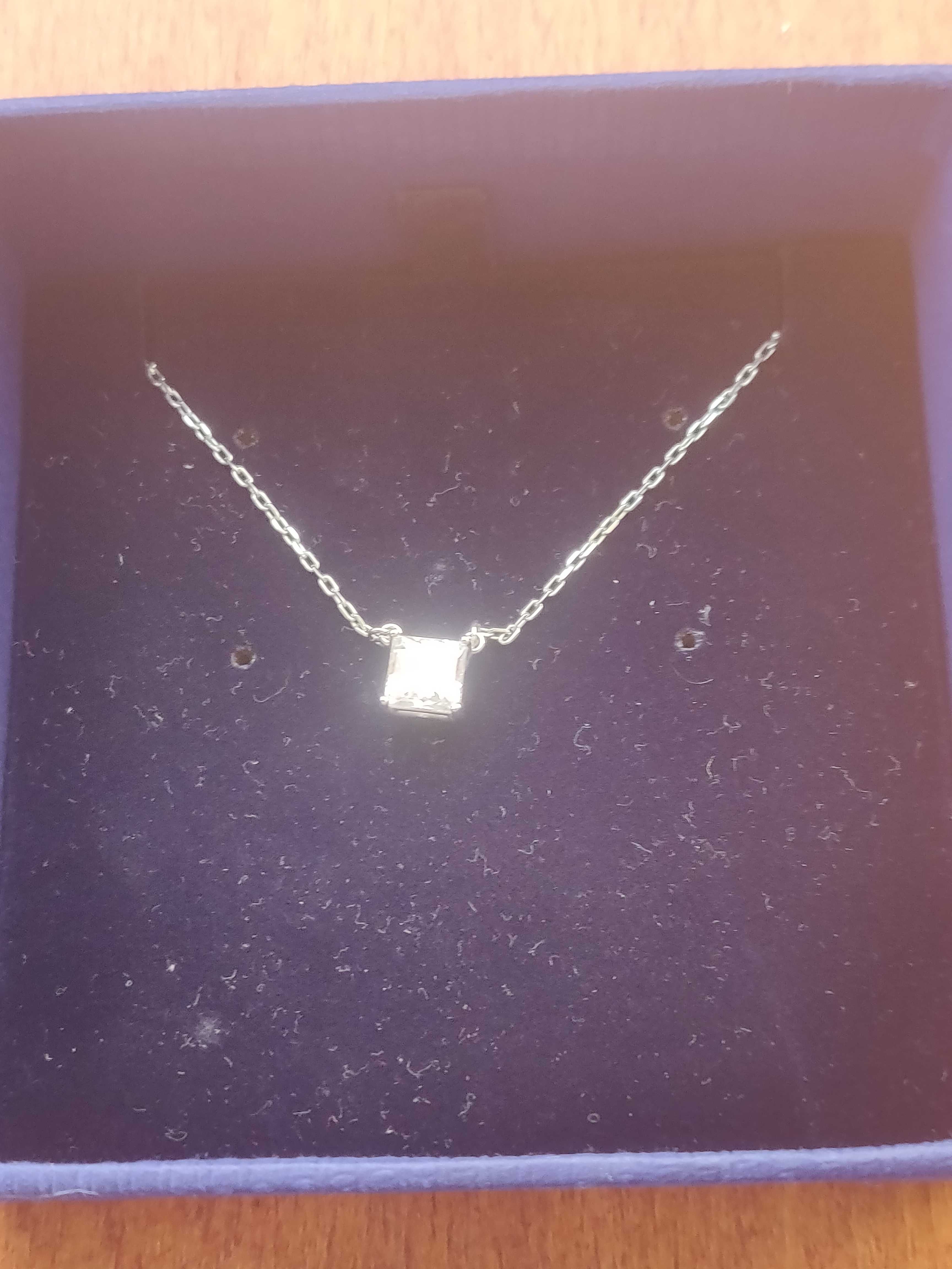 Colar com cristal swarovski