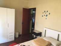 Aluga-se quarto para senhora
