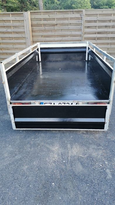 Przyczepka towarowa 250x130 jednoosiowa masywna