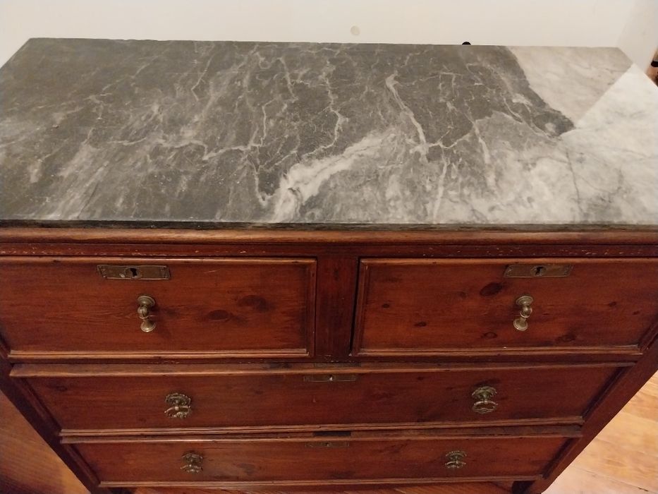 Movel de madeira com gavetas