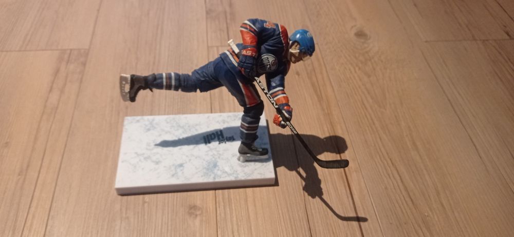 Figurka hokeisty NHL Edmonton Oilers 4 Hall hokej