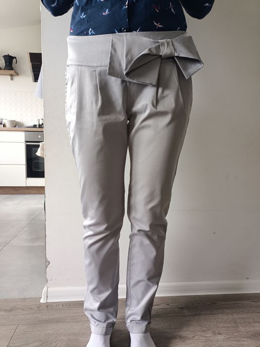 Spodnie eleganckie z kokardą rozm. L Freesia