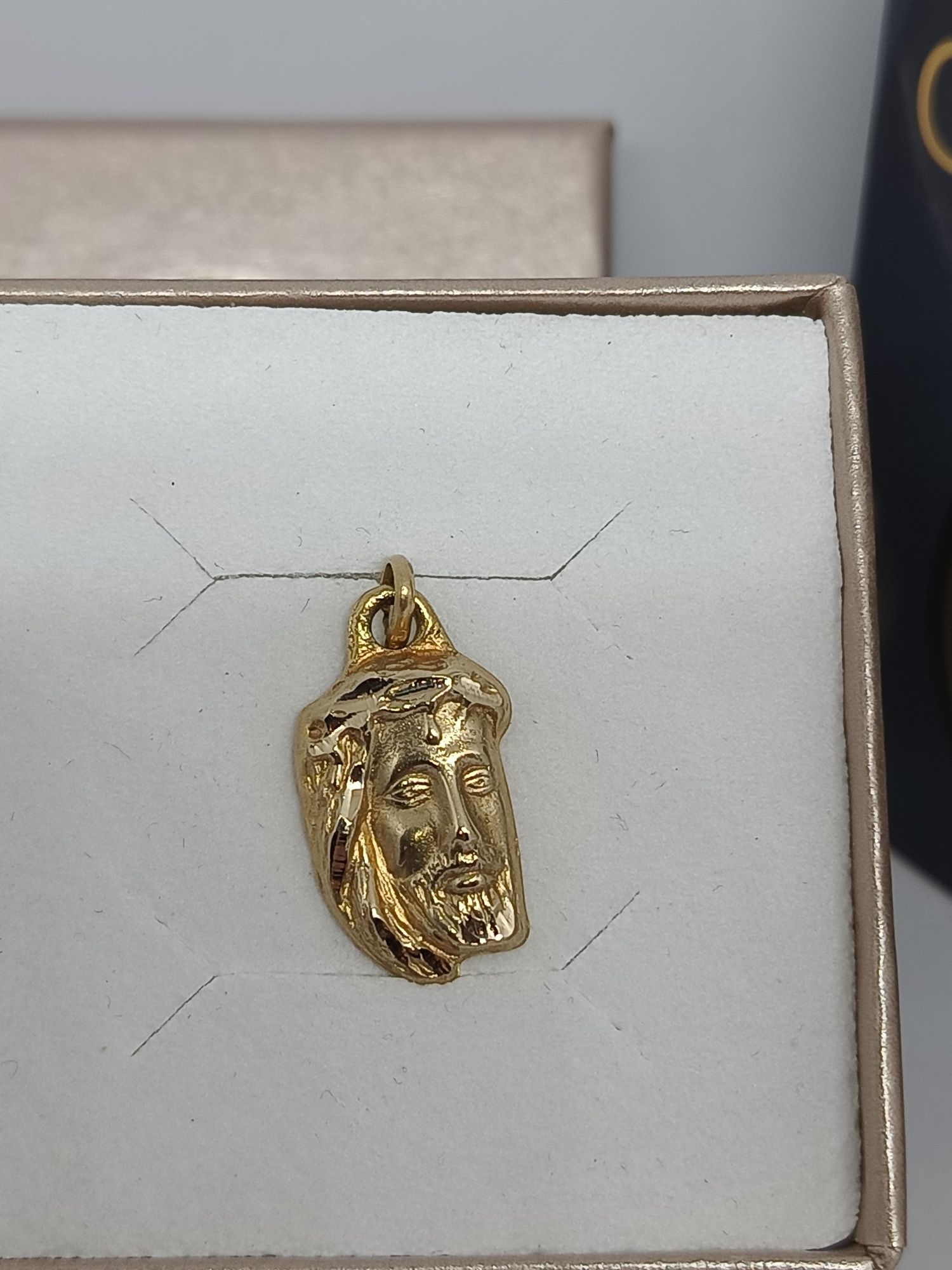 Piękny oryginalny złoty medalik twarz Chrystusa żółte złoto pr 585