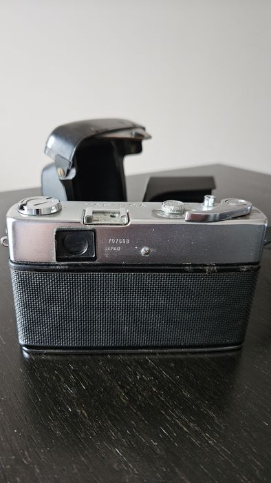 Máquina fotográfica analógica YASHICA MINISTER III com capa