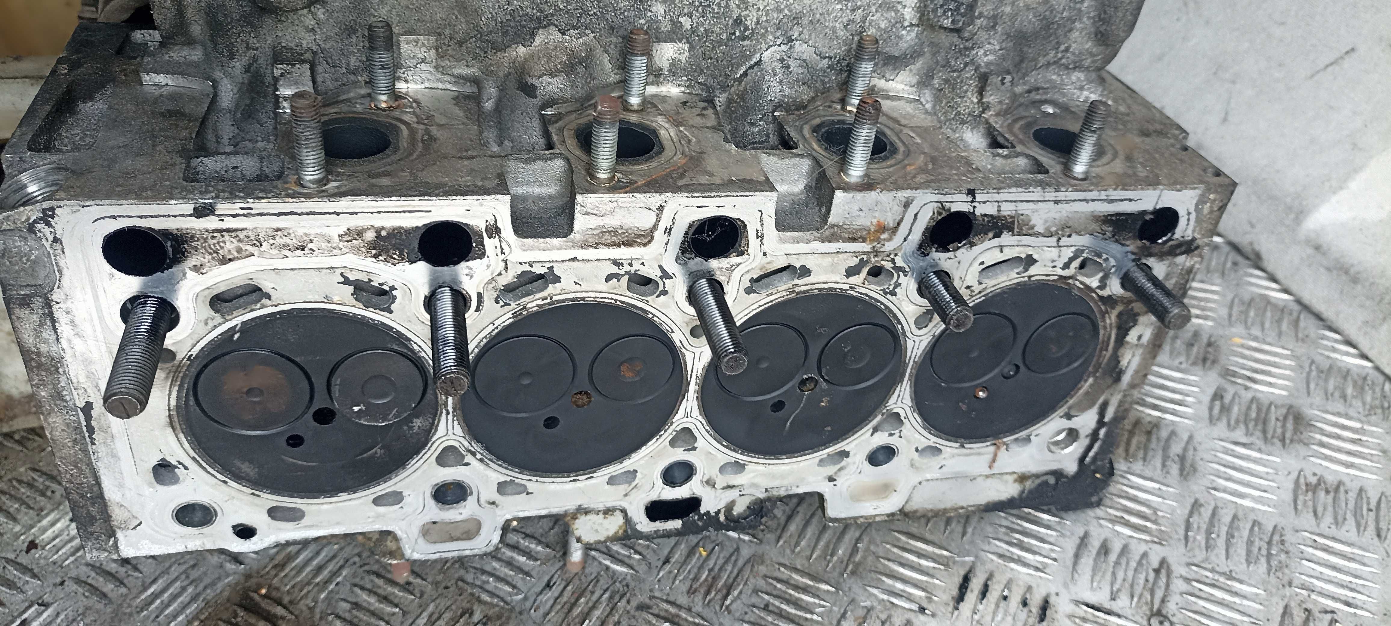głowica kompletna Renault Dacia 1.5 DCI  Wałki