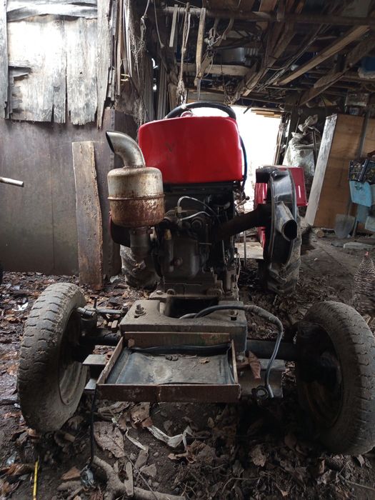 Міні трактор робочому стані