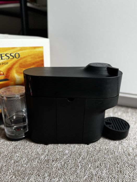 Ekspres kapsułkowy Nespresso Vertuo Pop Czarny + stojak na kapsułki