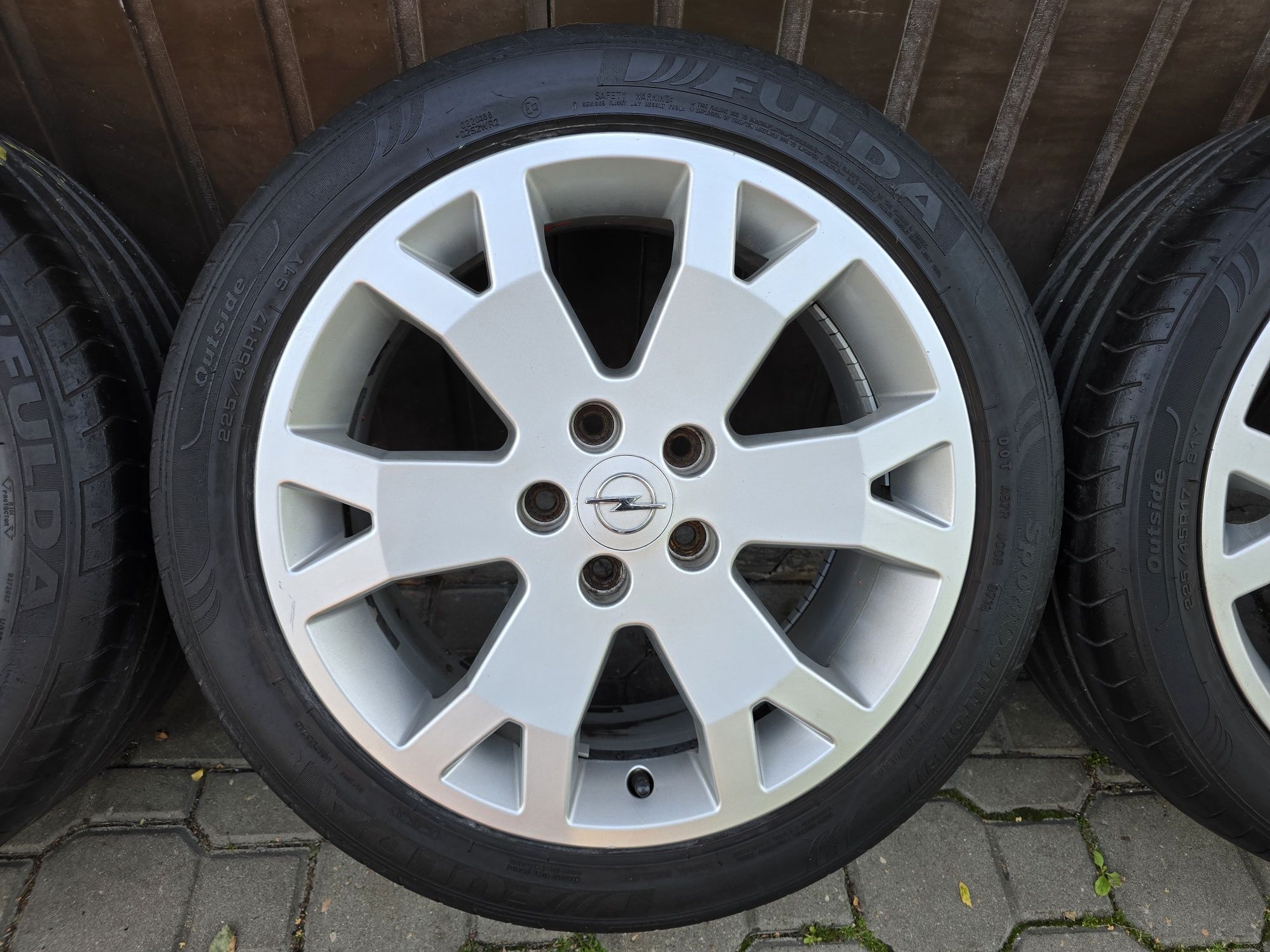 Felgi z oponami 225/45R17 Opel Vectra C GTS 5x110 Zafira Astra Meriva