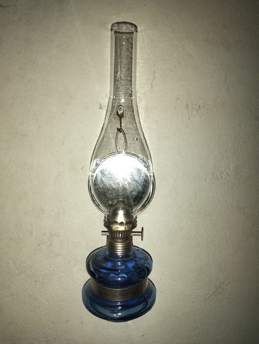 Stara lampa naftowa z lustrem