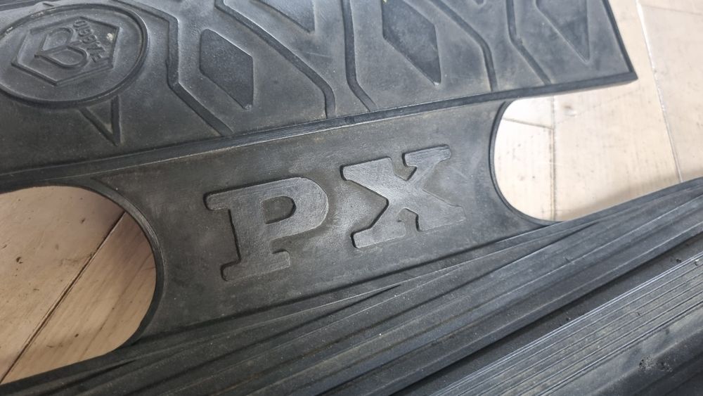 Vespa PX oryginalna gumowa nakładka Piaggio na podłogę