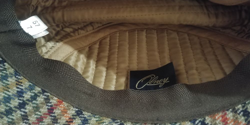 Оригинальная шляпа.