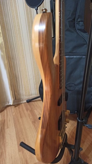 Бас гитара Aria pro ll rhino.(Korea).