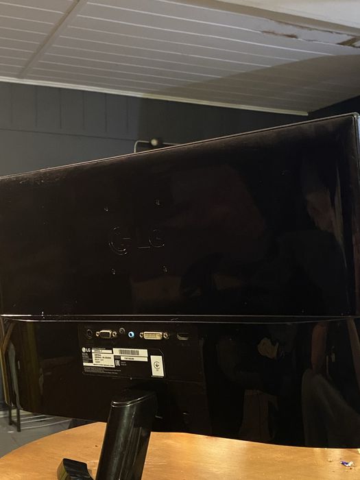 Monitor LG bezramkowy 23 cale