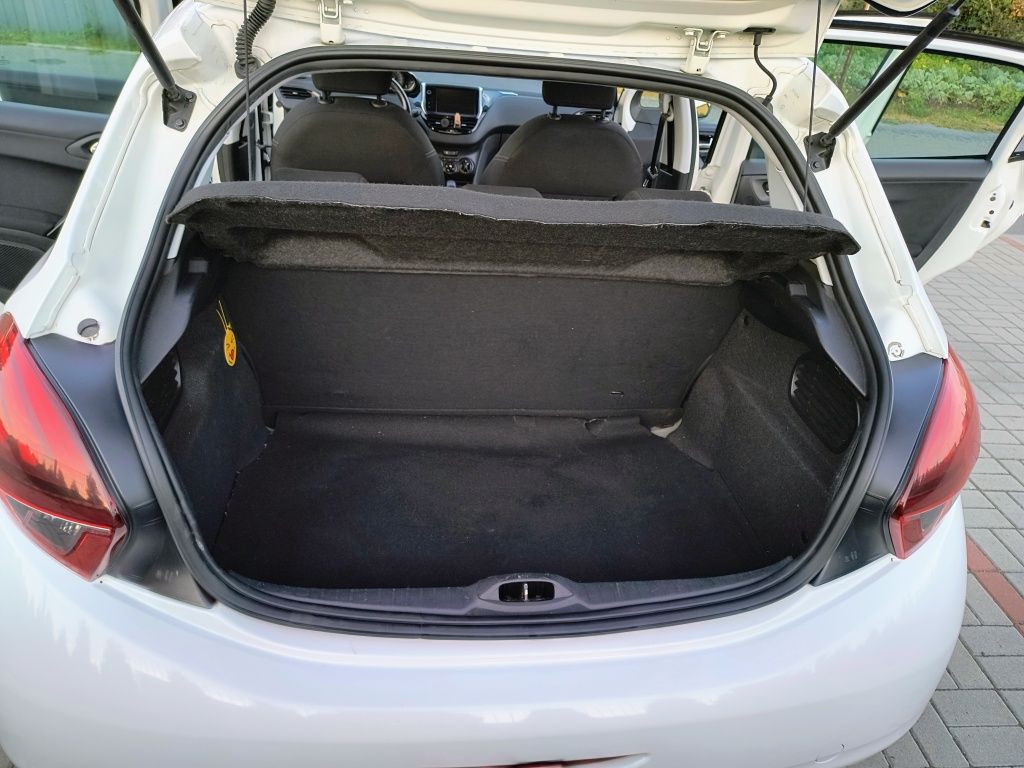 ZAREZERWOWANY Peugeot 208 1,6 blue HDi zadbany niski przebieg