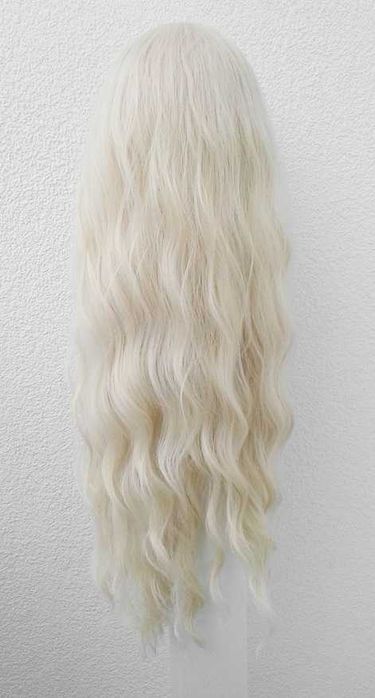 Blond długa falowana peruka z przedziałkiem bez grzywki cosplay wig