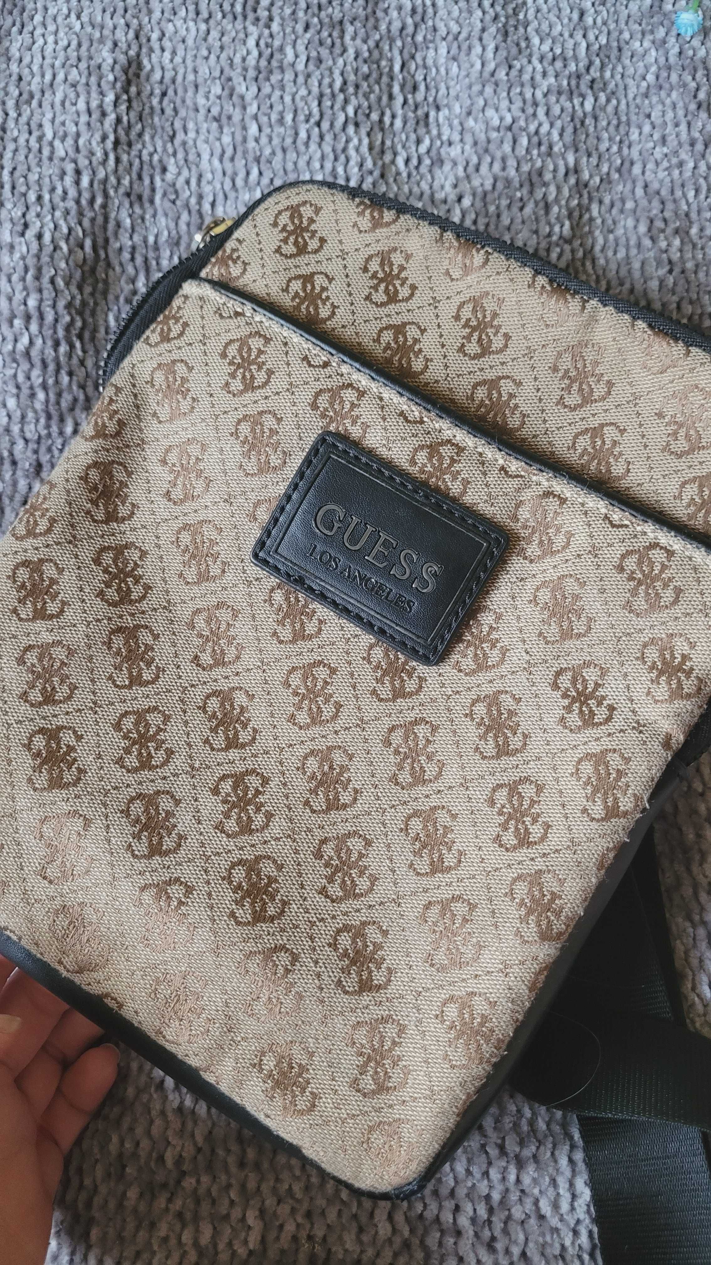 Elegancka beżowa torba  na ramię Guess