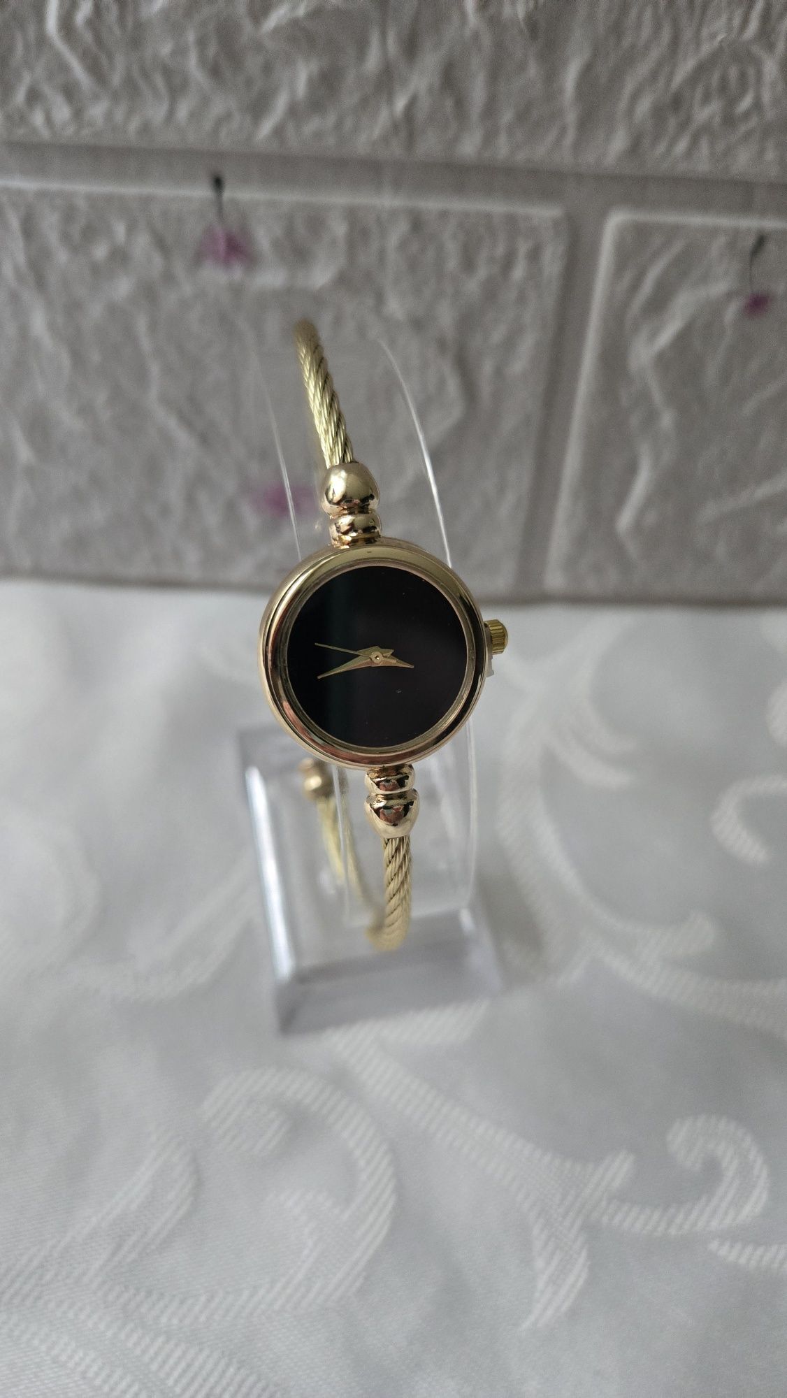Damski Zegarek elegancki i stylowy z czarną tarczą
