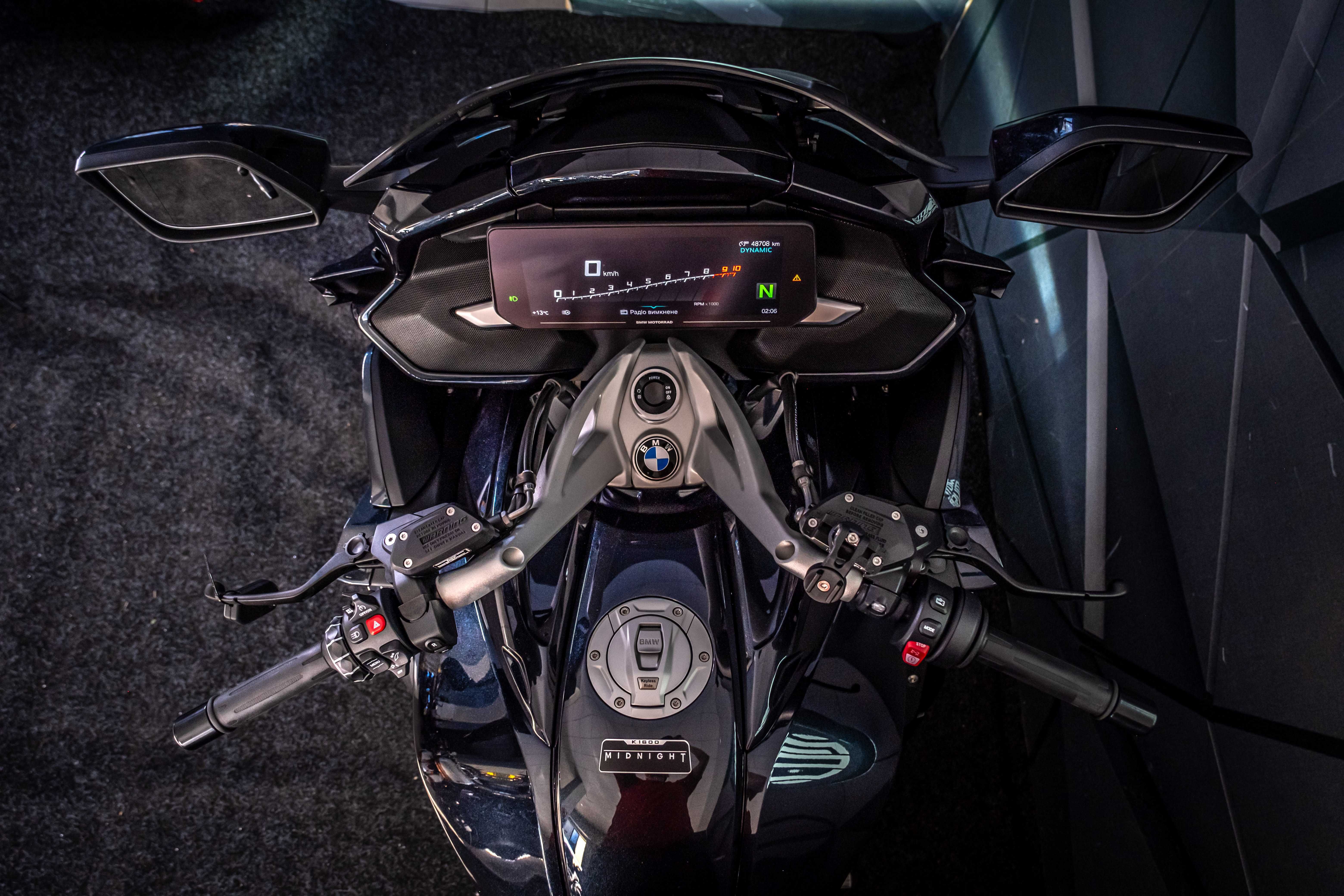 BMW K1600 Midnight