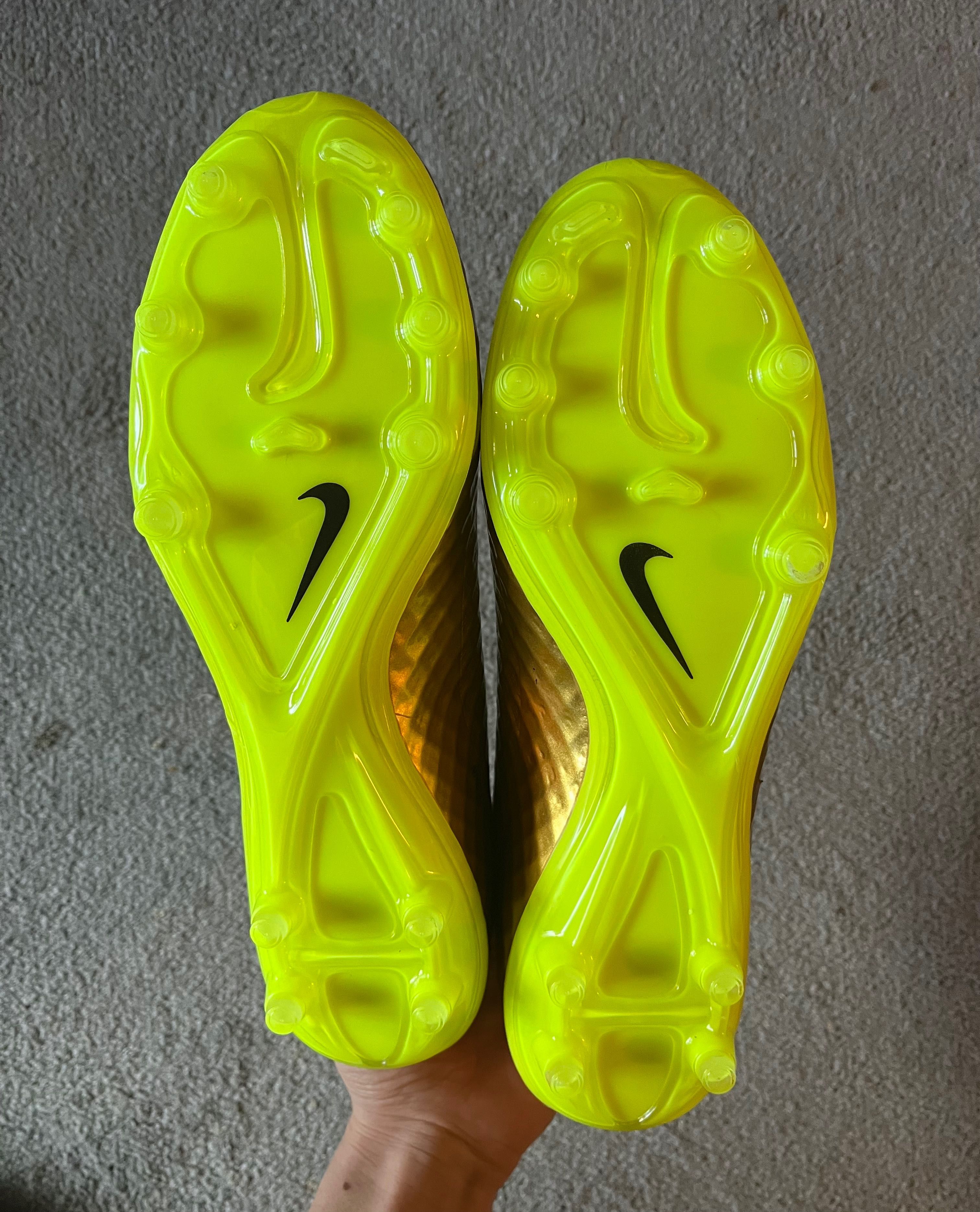 Chuteira de futebol - Hypervenom Dourada Neymar Jr