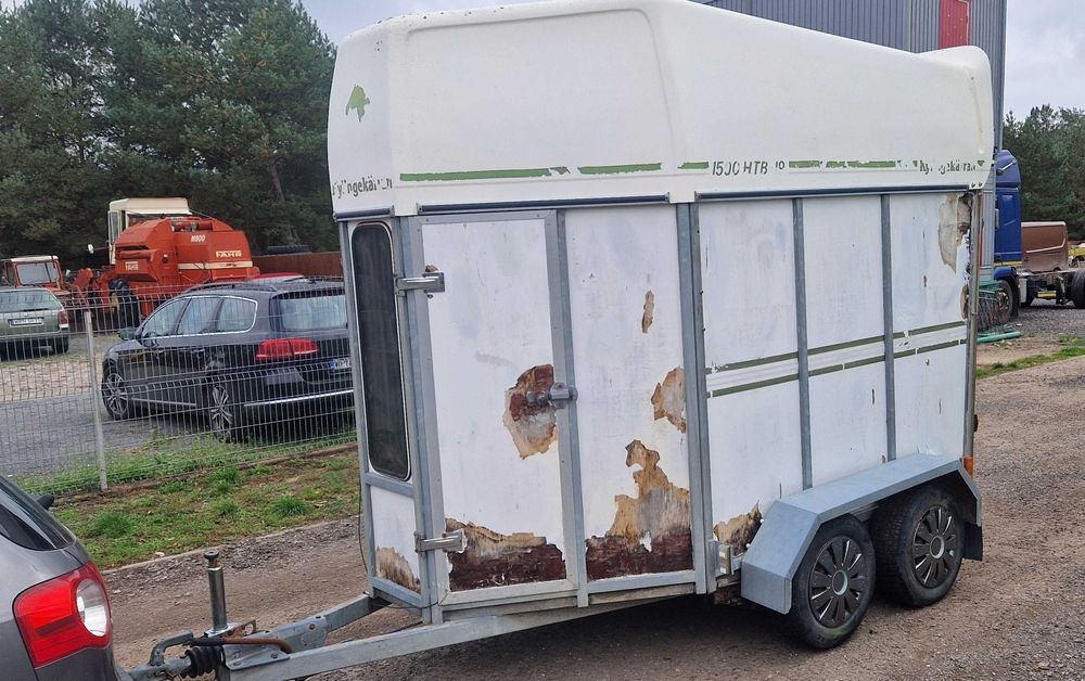 przyczepa do przewozu zwierząt 2 osiowa