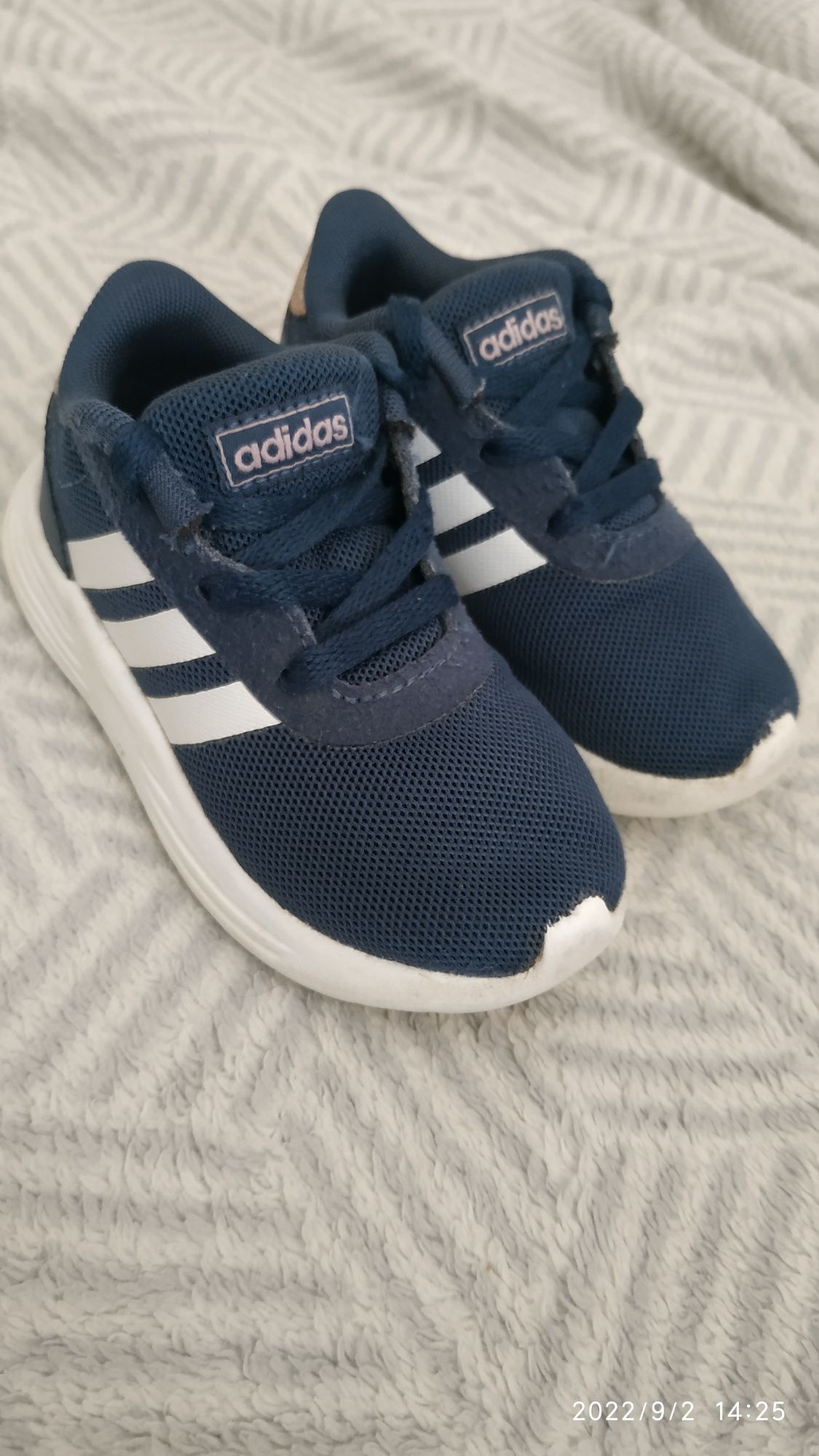 Buty adidas 23 dziewczęce na jesień wiosnę