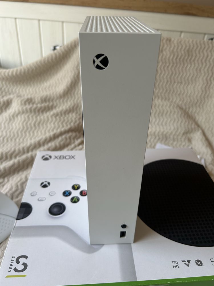 Xbox Series S - 512 GB ssd + stacja dokująca i akumlator do Pada Venom