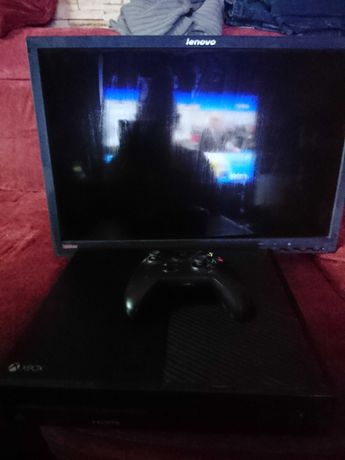 Zestaw Xbox one + Monitor + Gry