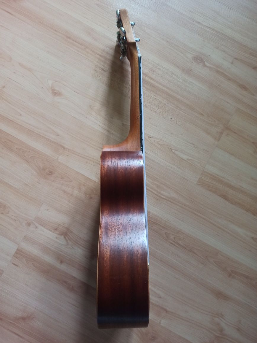 Ukulele Ibanez UKS10