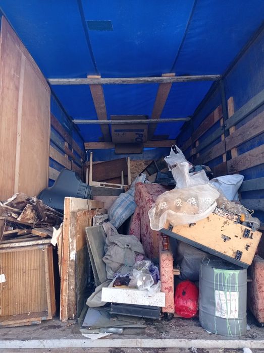 Вывоз мусора недорого , вывоз веток листьев земли грунта , вывоз хлама