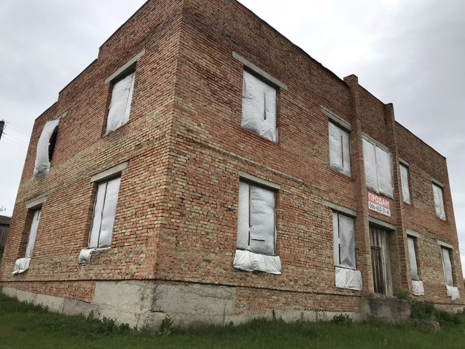 Продам адмін будівлю