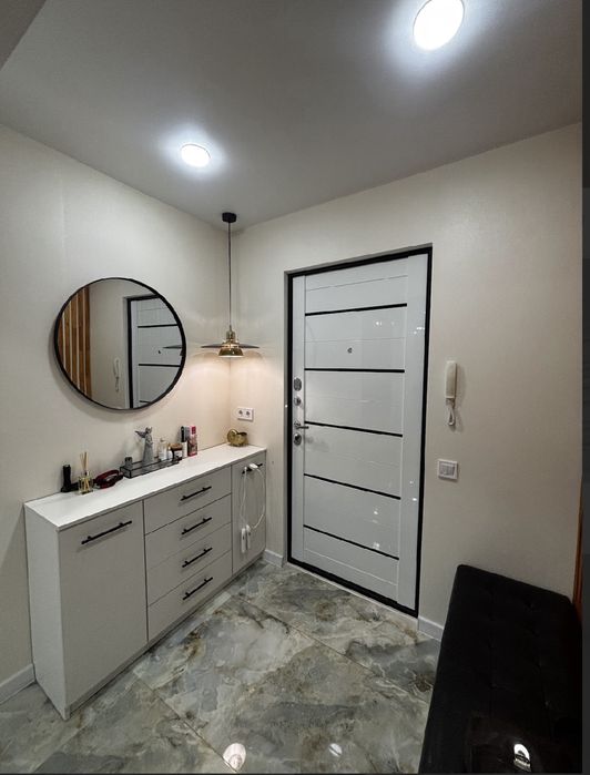 Центр міста! Сучасна трикімнатна квартира.