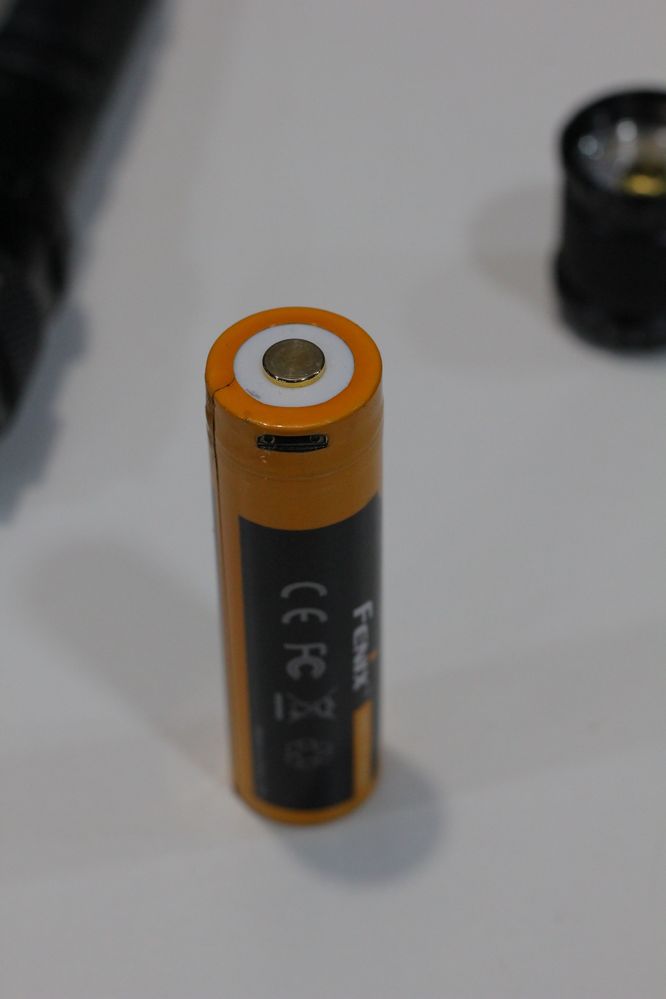 ліхтар m-tac p4 і акумулятор FENIX АКБ 18650 2600MAH LI-ION