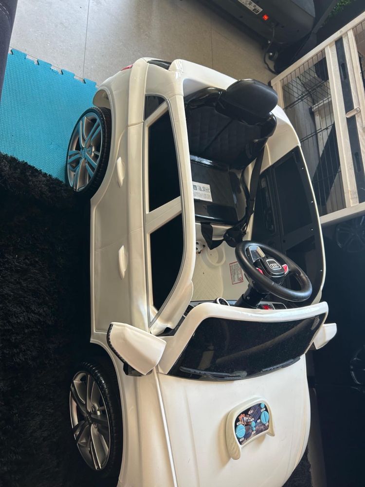 Carrinho de bebe Audi Q5 12v