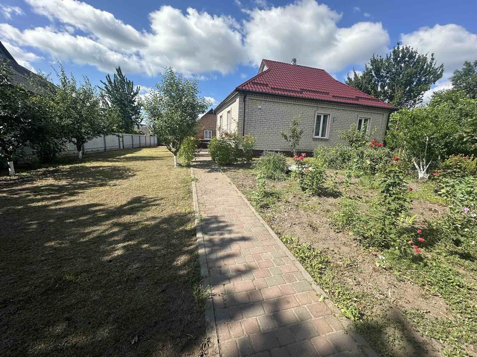 Продається будинок зі всіма зручностями